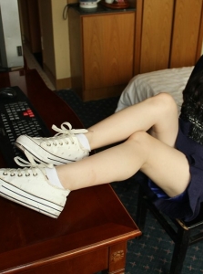 【VIP免费】足模媛媛的白袜和她的帆布鞋[78P/609M]