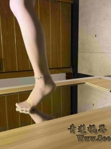 【原创投稿】深圳98年女友的脚 拍摄很害羞！[6张]